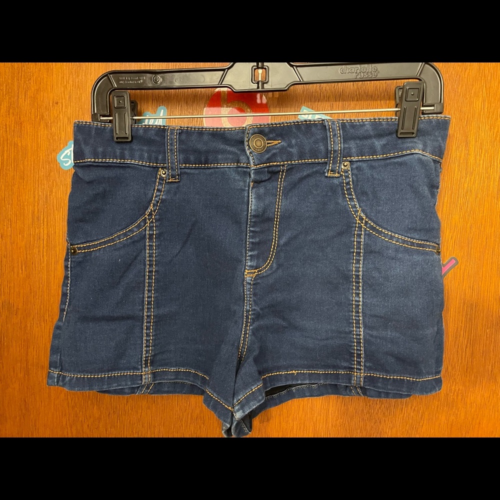 Rue 21 Dark Blue High Rise Jean Shorts Size 5/6, in like new condition